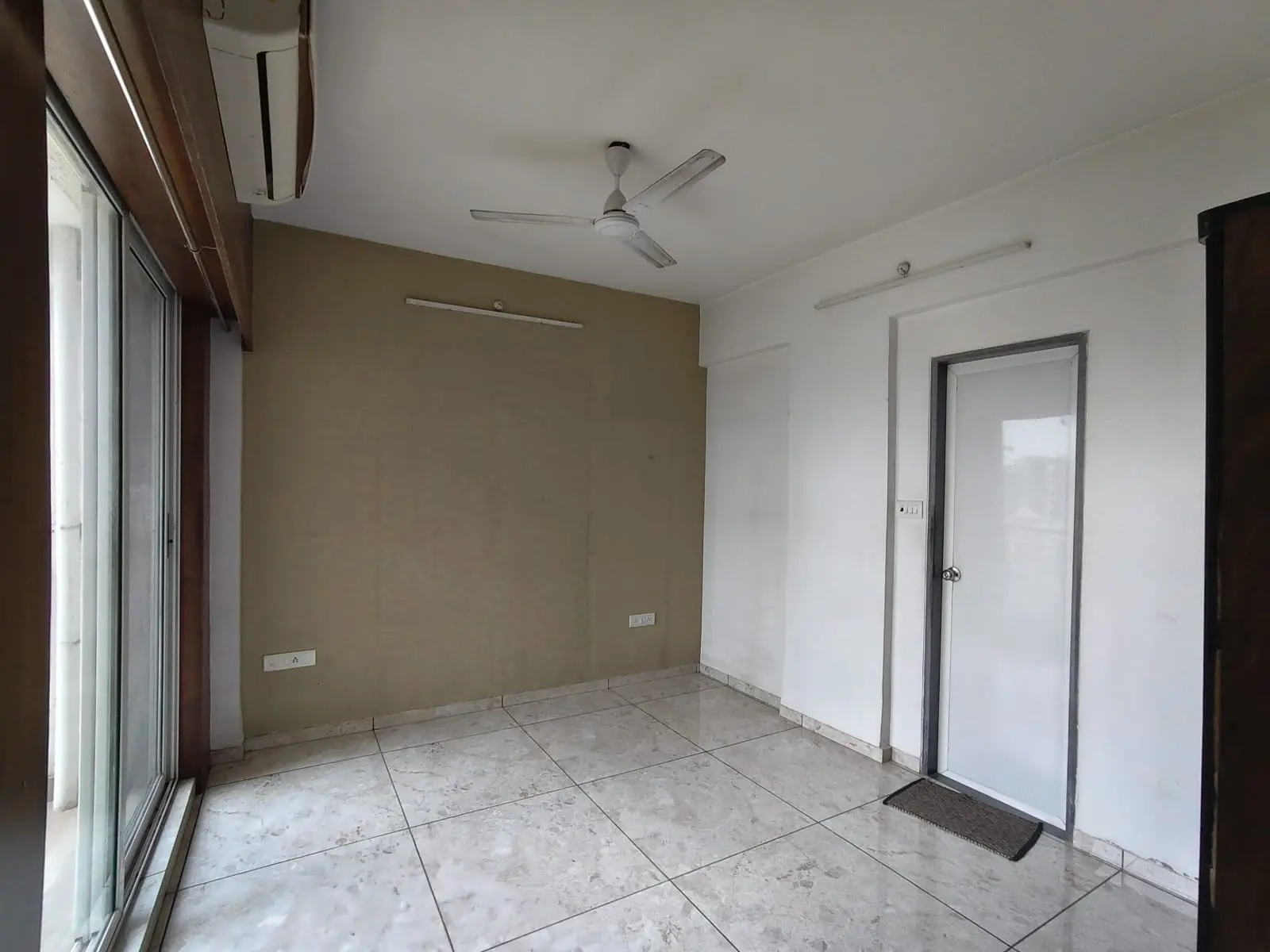 AVAILABLE 3 BHK FLAT FOR RENT