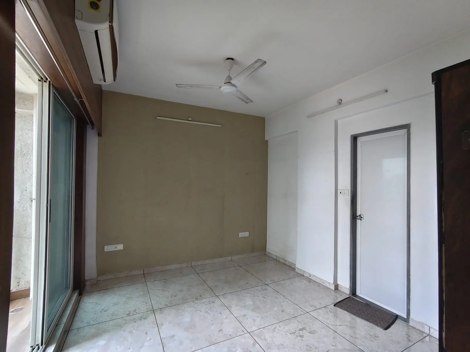 AVAILABLE 3 BHK FLAT FOR RENT